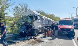 Uşak'ta 2 tırın karıştığı kaza İzmir yolunu kapattı
