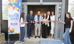 Uşak’ta lise öğrencisi ilk kişisel resim sergisini açtı
