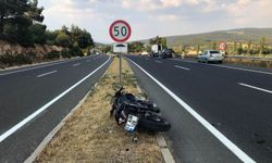 Uşak'ta refüje çarpan motosikletin sürücüsü öldü
