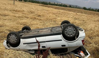 Uşak'ta tarlaya devrilen otomobildeki 3 kişi yaralandı