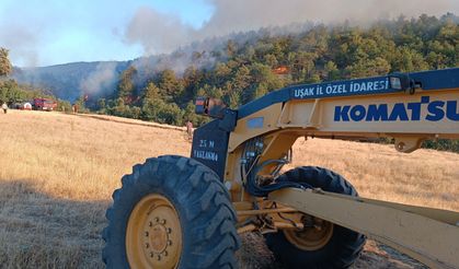 Uşak İl Özel İdaresi yangına karşı mücadele ediyor