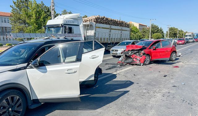 Uşak'taki kazada 7 kişi yaralandı