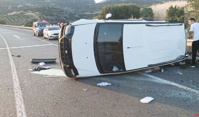 Uşak'ta devrilen hafif ticari araçtaki 1 kişi öldü, 4 kişi yaralandı