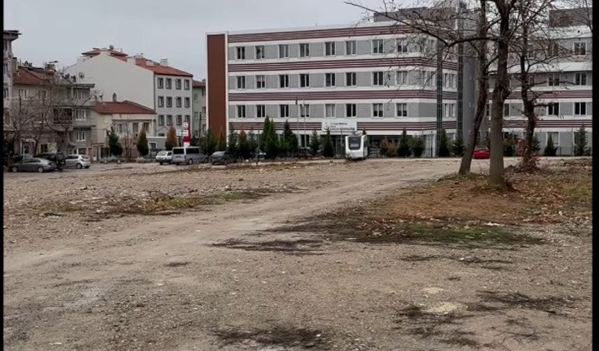 Uşak’a yeni yapılacak 2. kademe devlet hastanesi ne durumda?