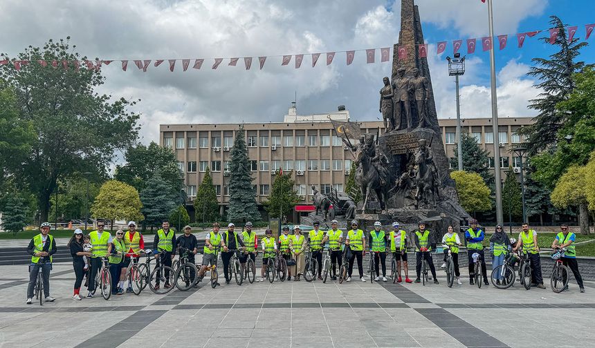 Yeşilay'ın geleneksel bisiklet turu düzenlendi