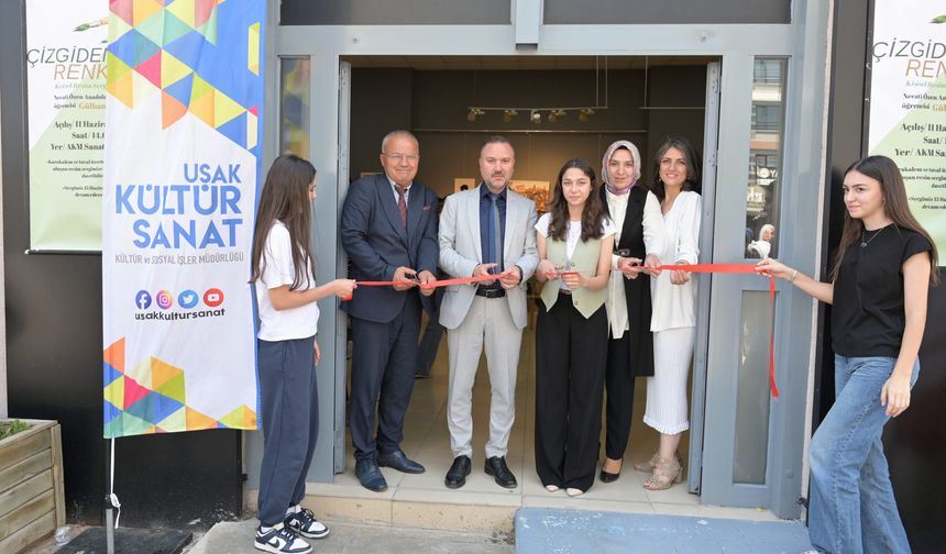 Uşak’ta lise öğrencisi ilk kişisel resim sergisini açtı