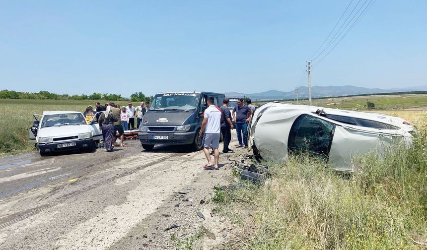 Uşakta Trafik Kazası! 5 Yaralı!