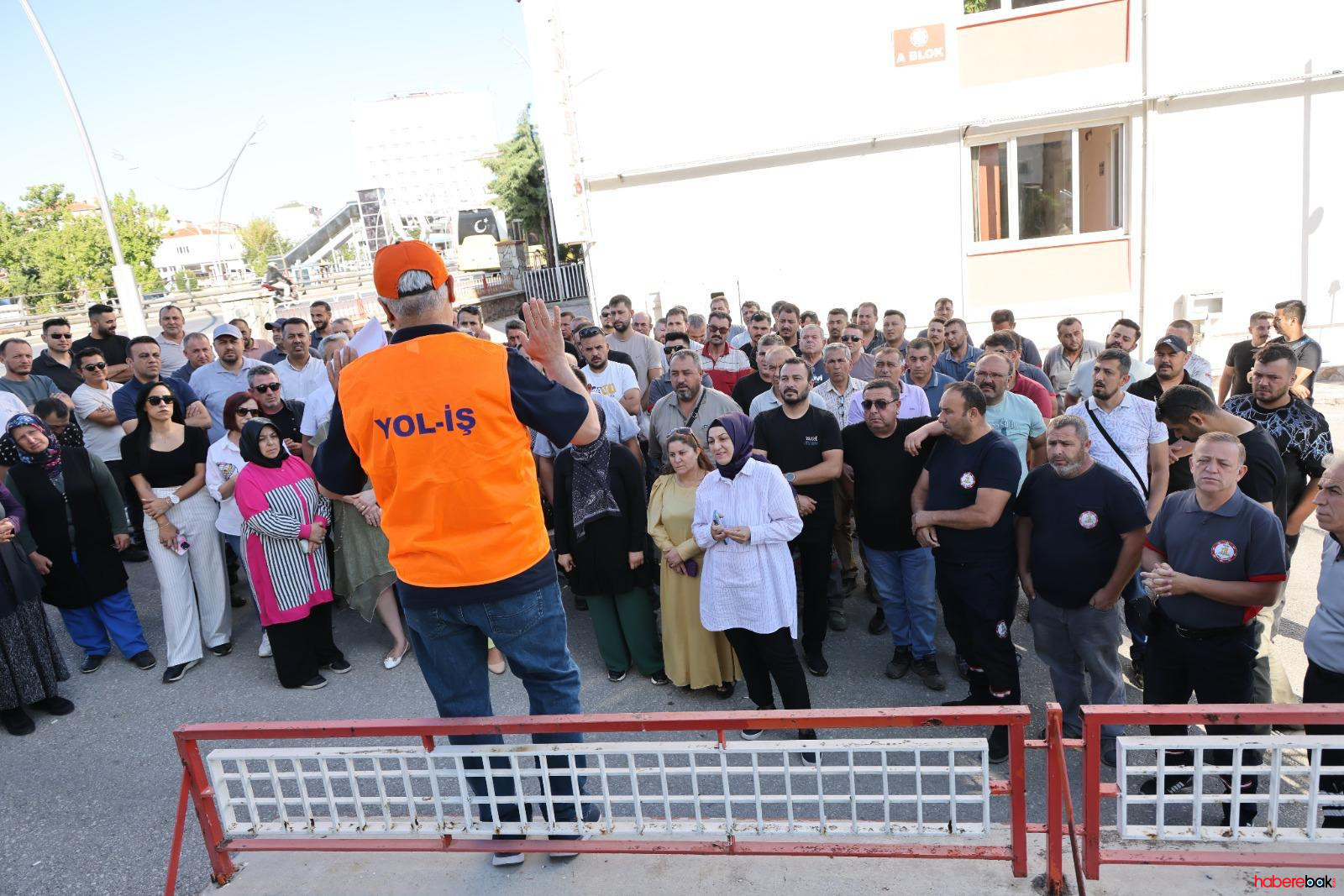 Geçinemiyoruz, Hakkımızı İstiyoruz (6)