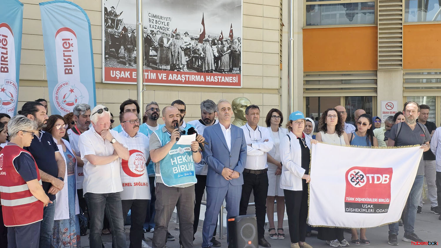 Uşak’ta Doktora Şiddet Protesto Edildi 1