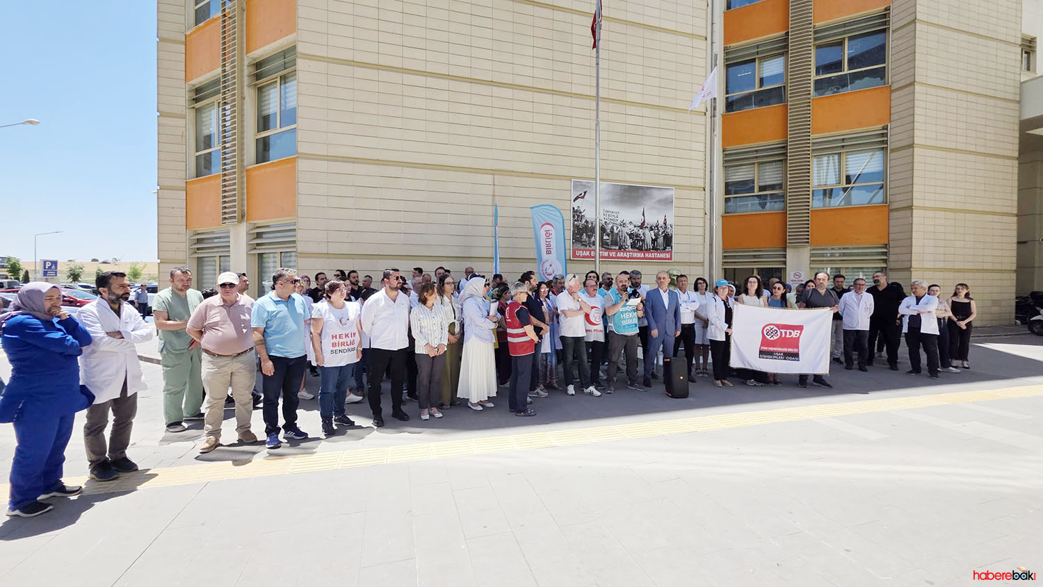 Uşak’ta Doktora Şiddet Protesto Edildi