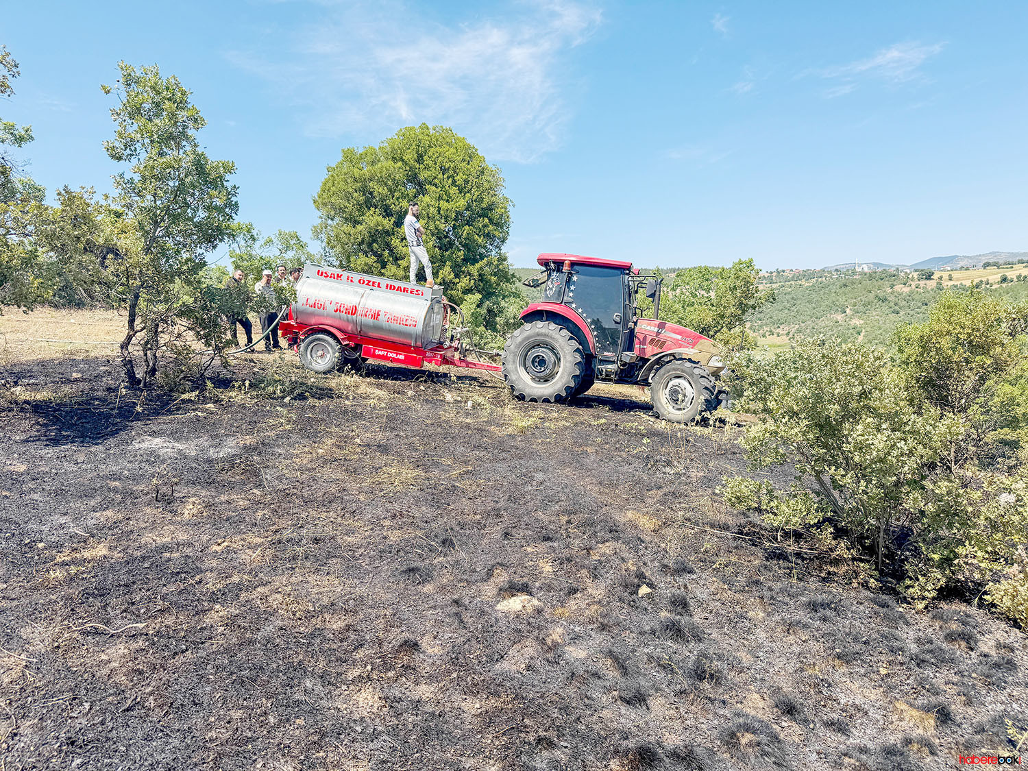 Uşak'ta Meşelik Alanda Çıkan Yangın Söndürüldü 1
